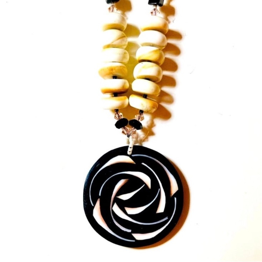 Handmade Le Spectre de la Rose Pink Black Shell Necklace